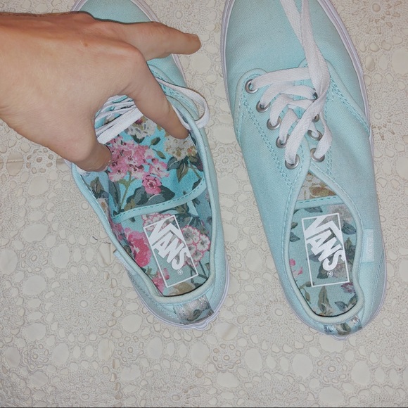 Floral vans - Picture 2 of 4